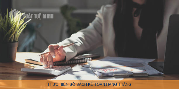 Thực hiện sổ sách kế toán hàng tháng